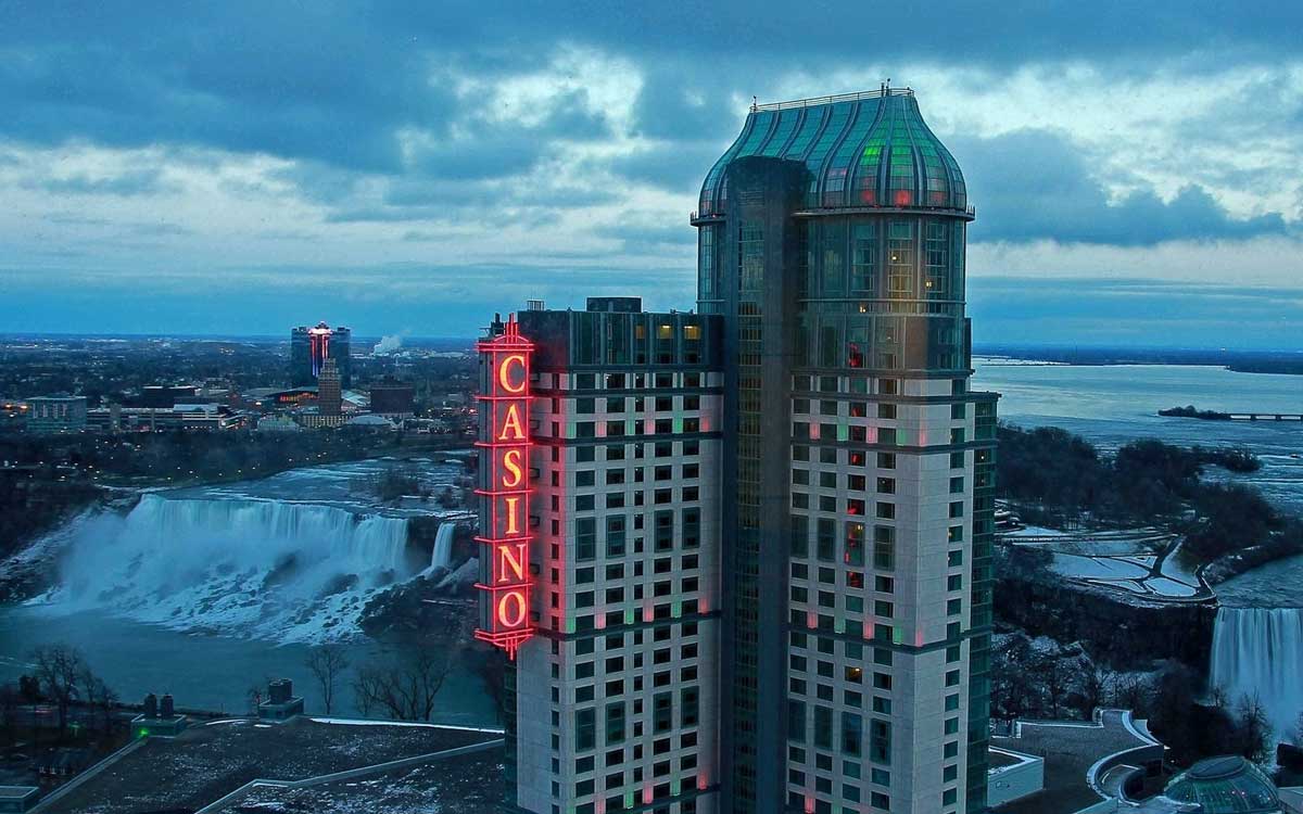 hotel across from the niagara falls casino