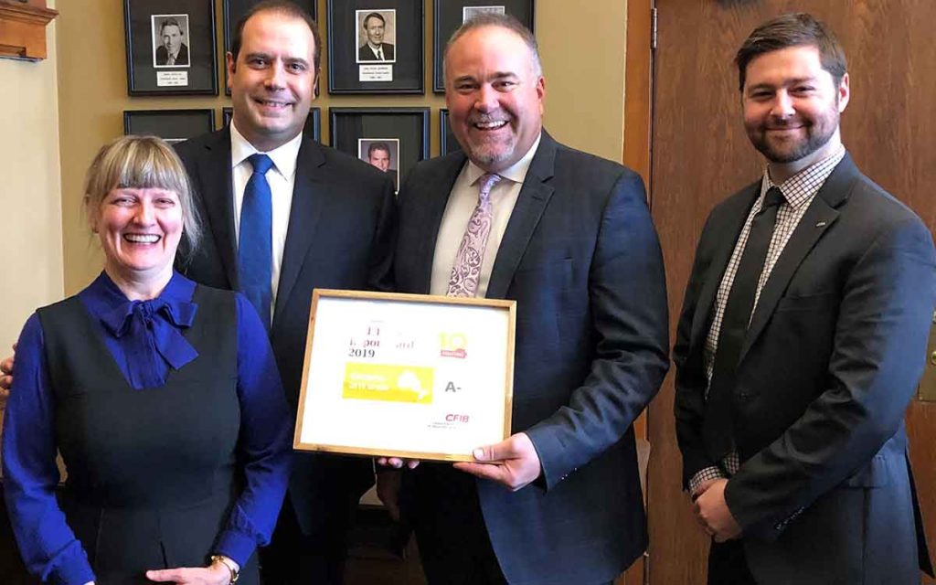 CFIB’s Ontario Legislative Team (Julie Kwiecinski, Plamen Petkov and Ryan Mallough) recently presented Economic Development Minister Todd Smith with Ontario’s CFIB Red Tape Report Card grade of A-.