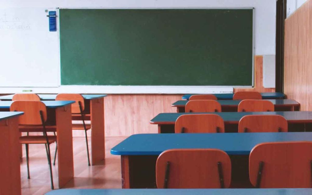 classroom with desk and chairs