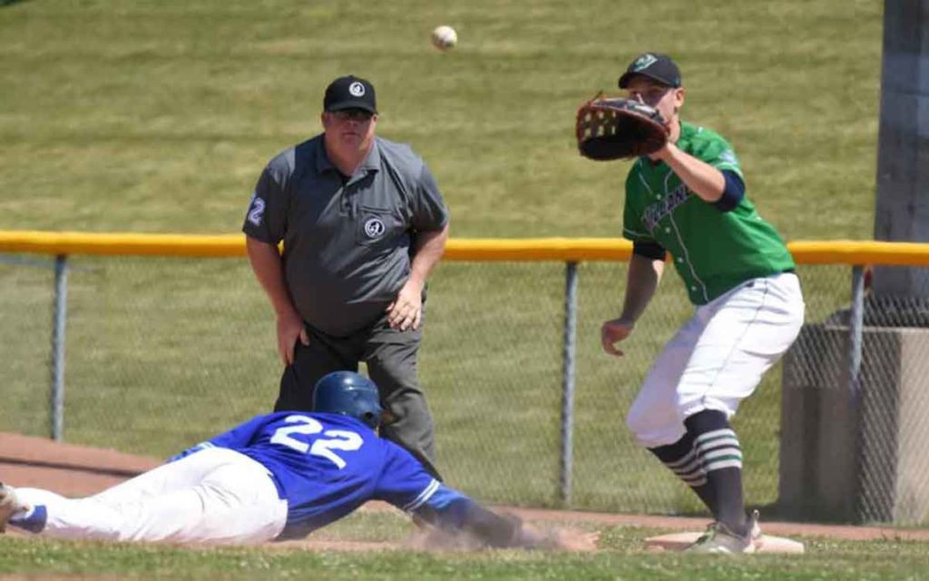 jackfish player catching a ball