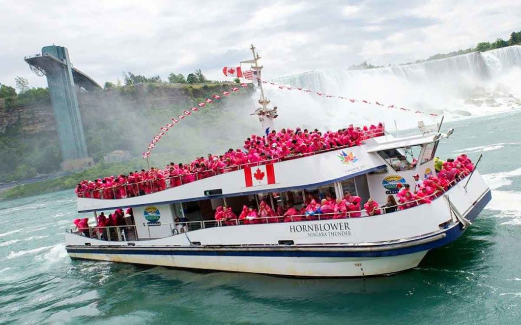 hornblower niagara in the river