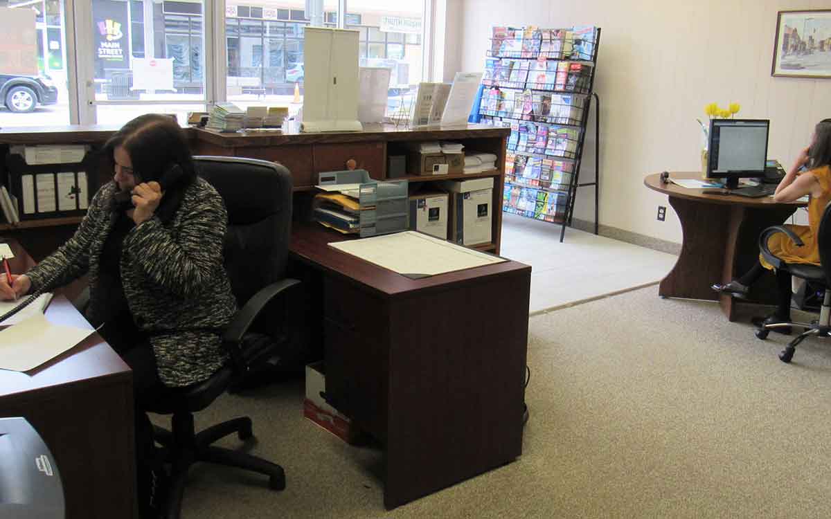 Staff at the Welland Chamber of Commerce Office making calls