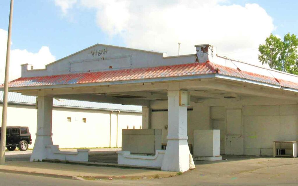 Shickluna Service Station’