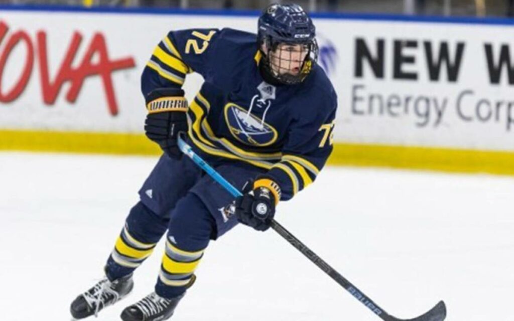 Matteo Costantini playing hockey