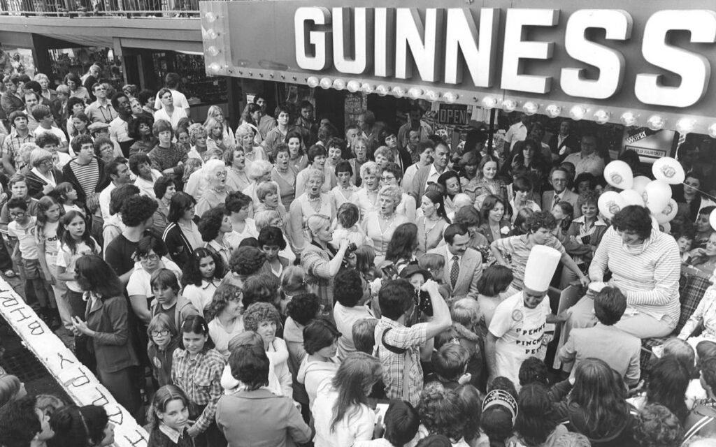 Guinness world record crowd