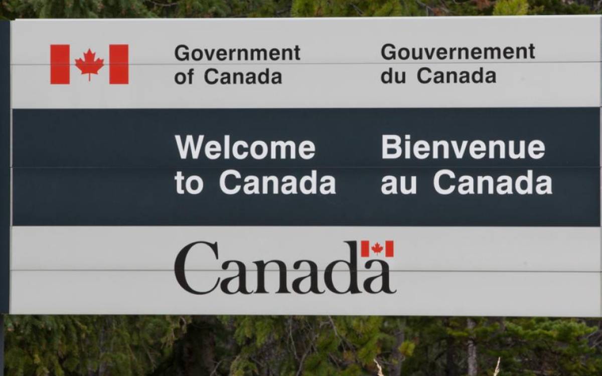 welcome to Canada sign
