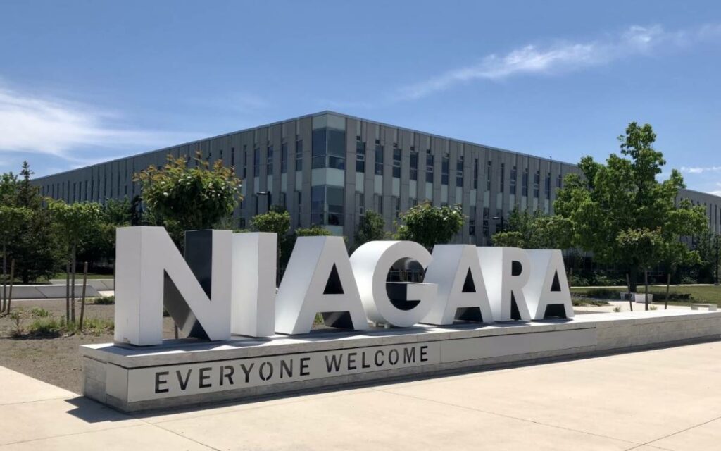 Niagara Region welcome sign